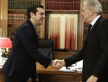 Συνάντηση Αλ. Τσίπρα με Δ. Αβραμόπουλο: «Ανάγκη ολοκλήρωσης των έργων βελτίωσης των προσφυγικών υποδομών»